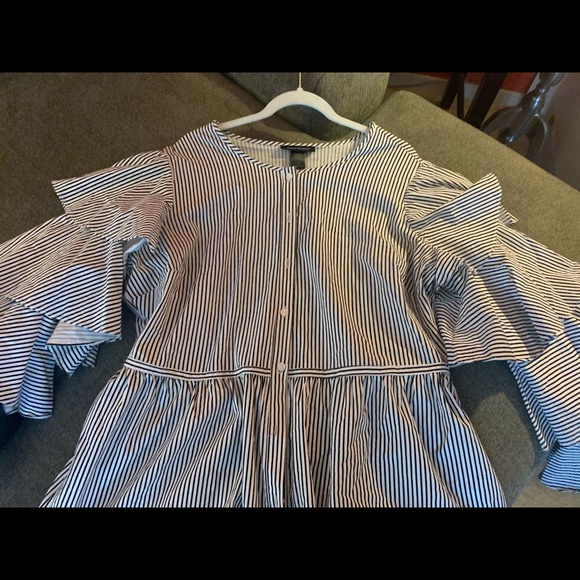 Ruffle sleeve shirt - Picture 2 of 2